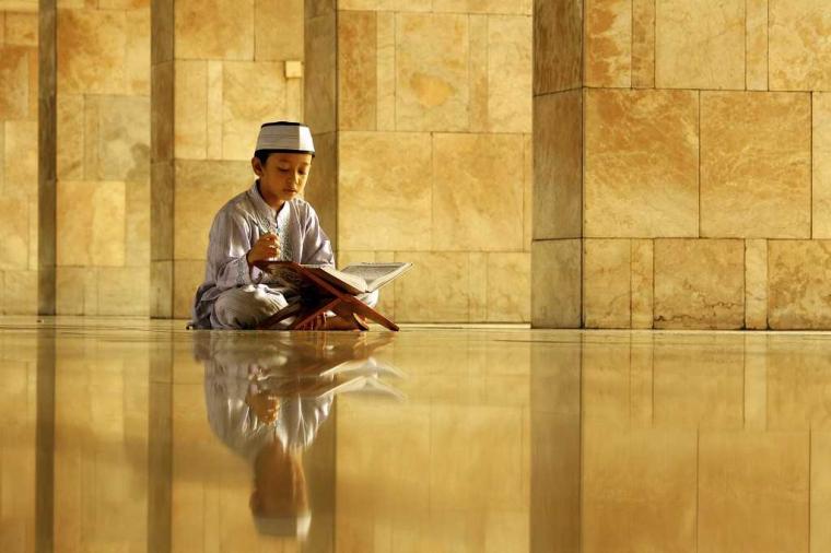 10 Kiat Jadi Hafiz Anak Meski Tak Mesantren