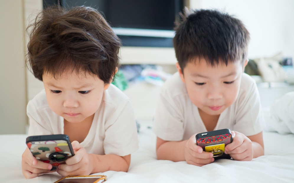 4 Cara Mengajarkan Anak Menggunakan Smartphone Sebagai Permainan Anak Masa Kini