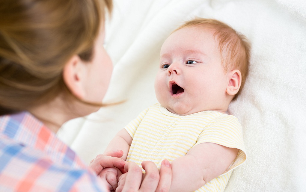 Ternyata Mengobrol dengan Bayi Bakal Menambah Kecerdasannya, Lho!