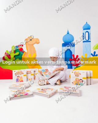 Foto si Kecil Membaca seri Halo Balita