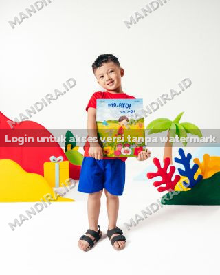 si Kecil bersama buku 