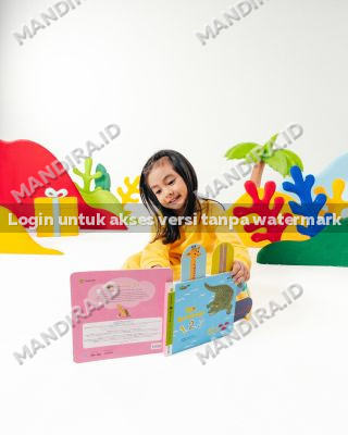 Si Kecil bersama buku 