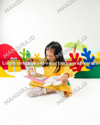 Si Kecil bersama buku 