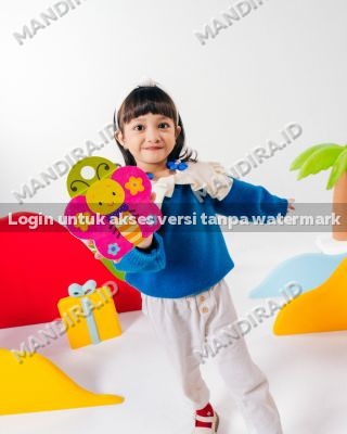 Si Kecil bersama buku 