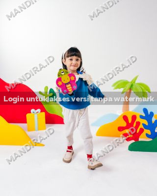 Si Kecil bersama buku 